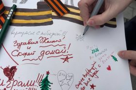 Акцию в парке Новослободский провели активисты Молодежной палаты Красносельского района. Фото: страница Молодежной палаты Красносельского района в социальных сетях