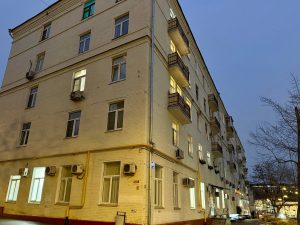 Заместитель главы управы Красносельского района провел обход территории. Фото: страница управы Красносельского района в социальных сетях