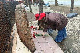 Ученики школы №1284 принимают участие в патронатной акции. Фото: станица школы №1284 в социальных сетях