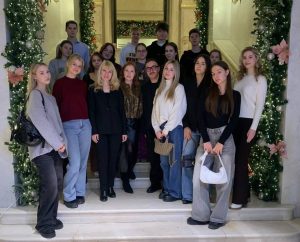 Студенты Университета Правительства Москвы посетили Театр на Трубной. Фото: страница Университета Правительства Москвы в социальных сетях