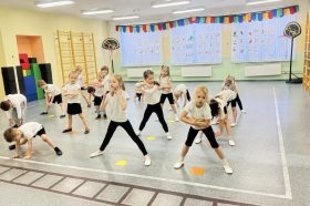 Спортивное мероприятие состоялось детских садах школы №1500. Фото: страница школы №1500 «Пушкинская школа» в социальных сетях