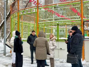 Обход территории провела глава управы района. Фото: страница управы Красносельского района в социальных сетях