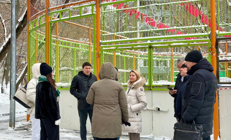 Обход территории провела глава управы Красносельского района Светлана Орлова. Фото: страница управы Красносельского района в социальных сетях