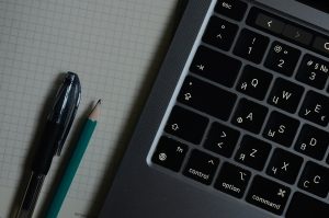 Онлайн-консультацию для абитуриентов организуют представители Университета Правительства Москвы. Фото: Анна Быкова, «Вечерняя Москва»