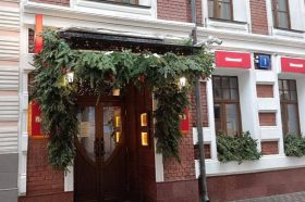 Контроль за очисткой крыш и тротуаров от снега усилили в Красносельском районе. Фото: официальная страница управы в социальных сетях