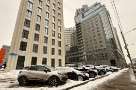 Новые парковочные места появились в Красносельском районе. Фото: официальная страница управы Красносельского района в социальных сетях