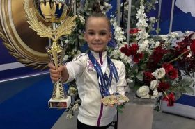 Ученица школы №1284 победила в соревнованиях по художественной гимнастике. Фото: официальная страница школы №1284 в социальных сетях