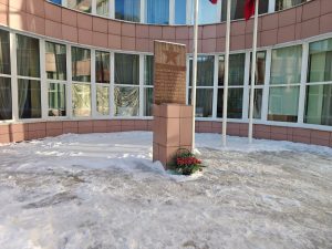 Ученики школы №1500 почтили подвиг защитников. Фото: официальная страница школы №1500 в социальных сетях