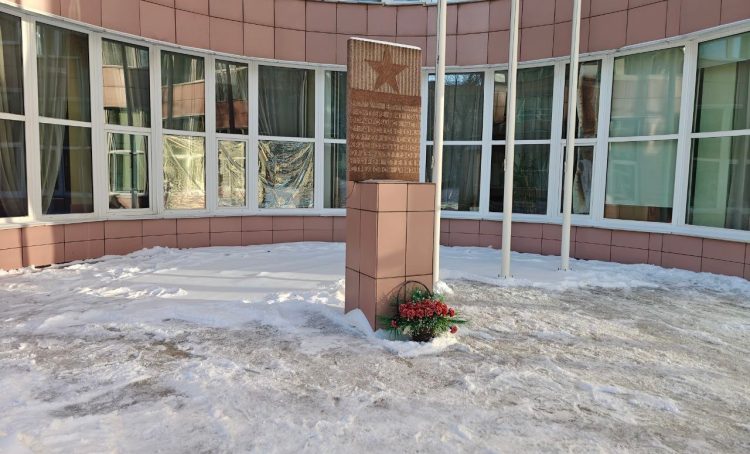 Ученики школы №1500 почтили подвиг защитников. Фото: официальная страница школы №1500 в социальных сетях