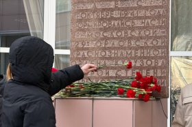 Память героев почтили в Красносельском районе. Фото: официальная страница управы Красносельского района в социальных сетях